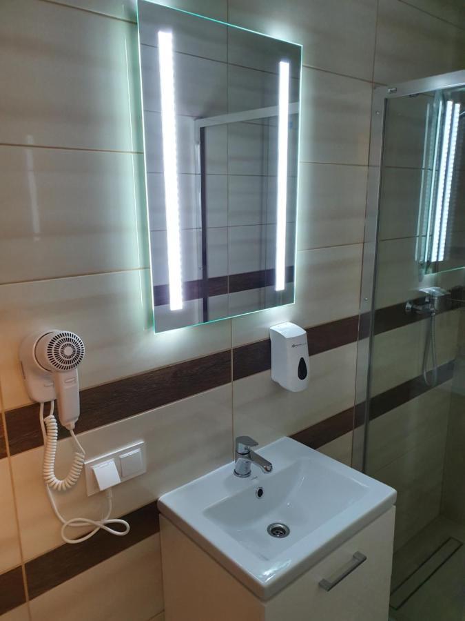Hostel Mleczna - Metro Zacisze Warszawa Exteriör bild