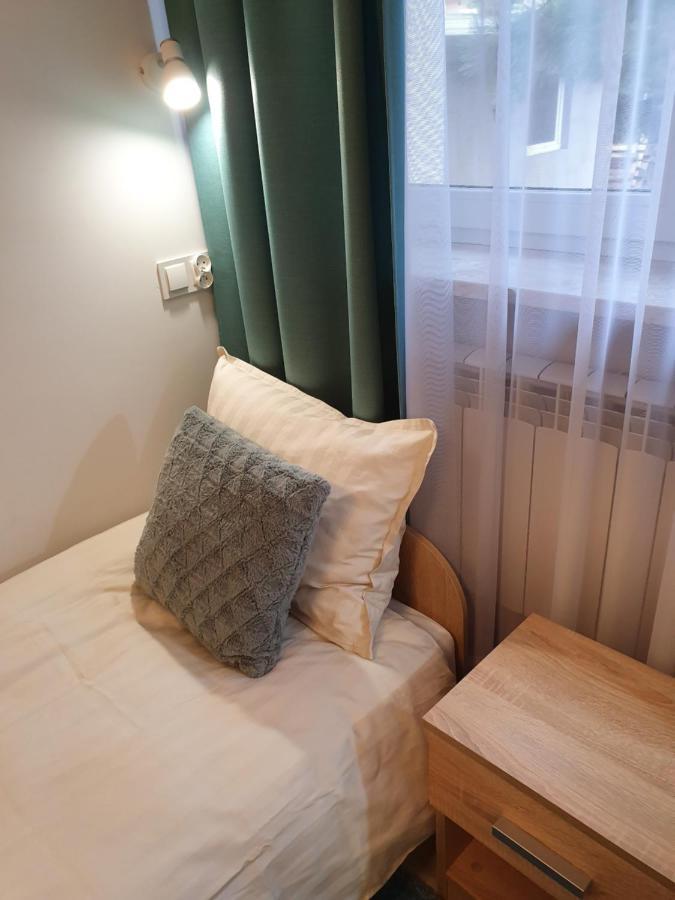 Hostel Mleczna - Metro Zacisze Warszawa Exteriör bild