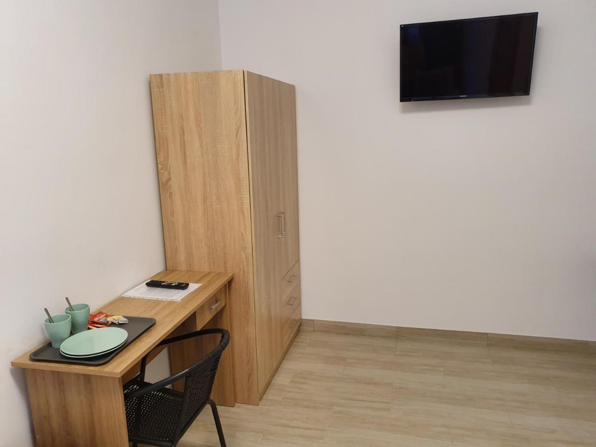Hostel Mleczna - Metro Zacisze Warszawa Exteriör bild