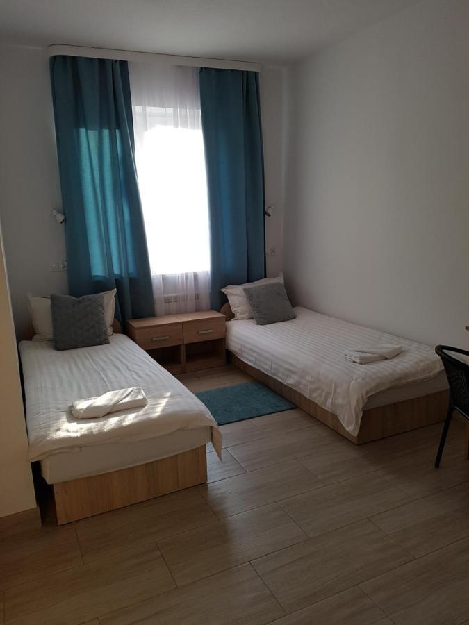 Hostel Mleczna - Metro Zacisze Warszawa Exteriör bild