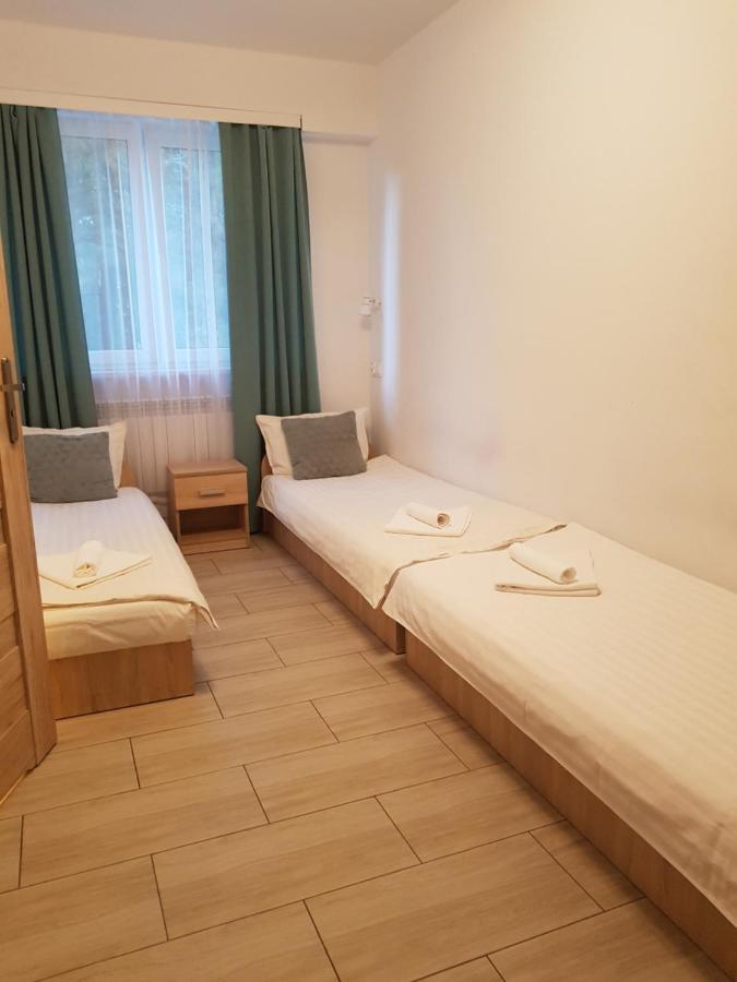 Hostel Mleczna - Metro Zacisze Warszawa Exteriör bild