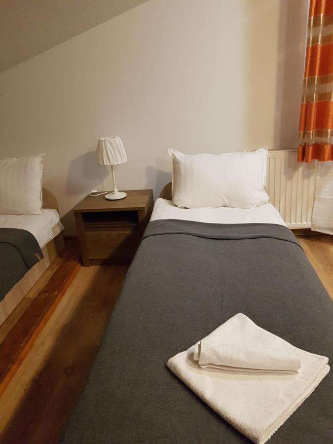 Hostel Mleczna - Metro Zacisze Warszawa Exteriör bild