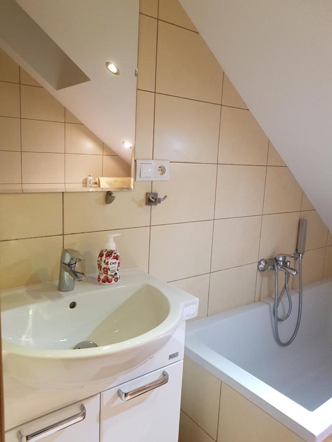 Hostel Mleczna - Metro Zacisze Warszawa Exteriör bild