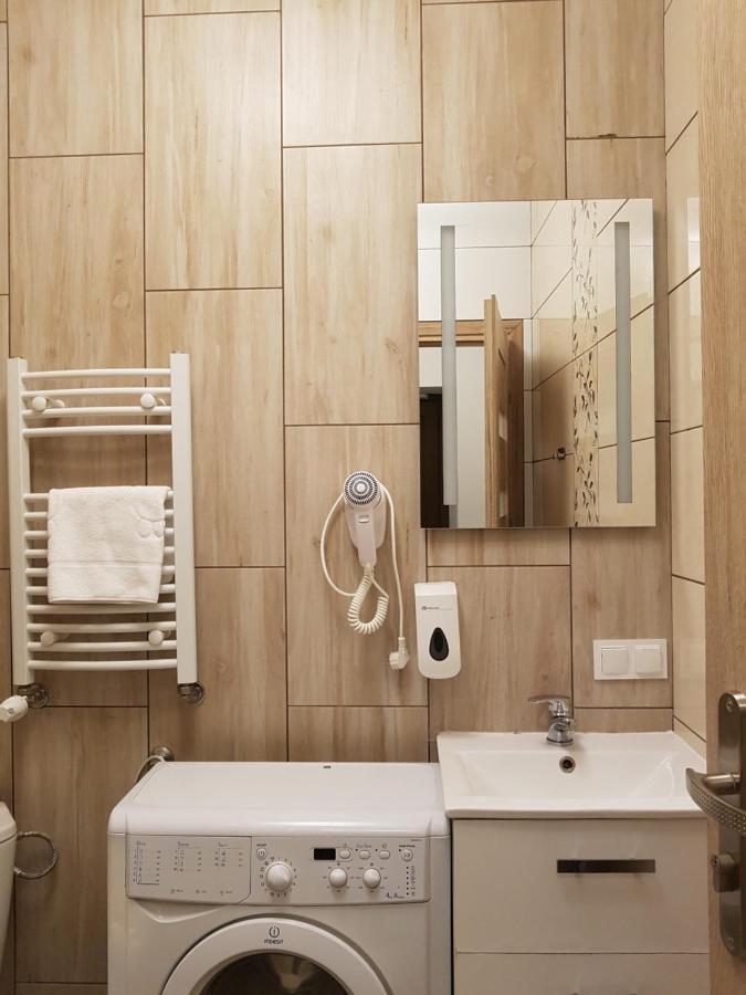 Hostel Mleczna - Metro Zacisze Warszawa Exteriör bild