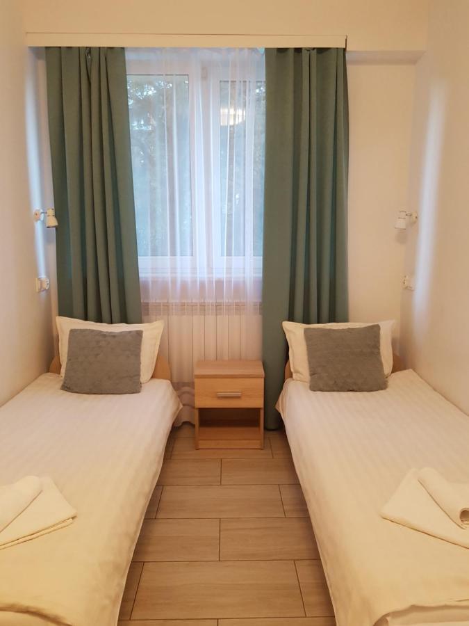 Hostel Mleczna - Metro Zacisze Warszawa Exteriör bild