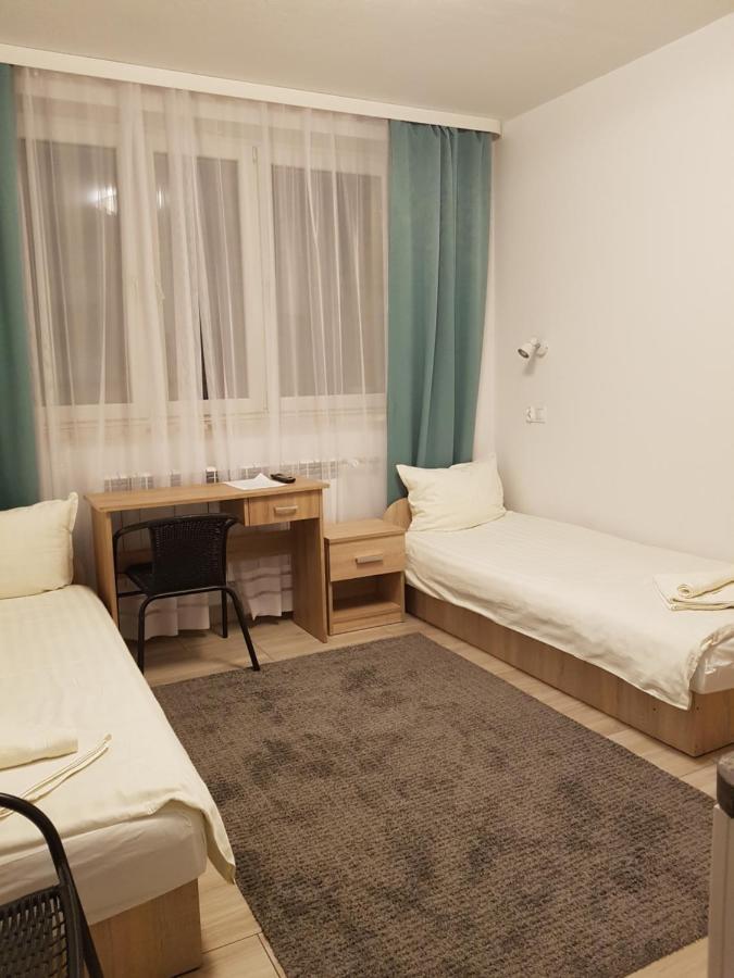 Hostel Mleczna - Metro Zacisze Warszawa Exteriör bild