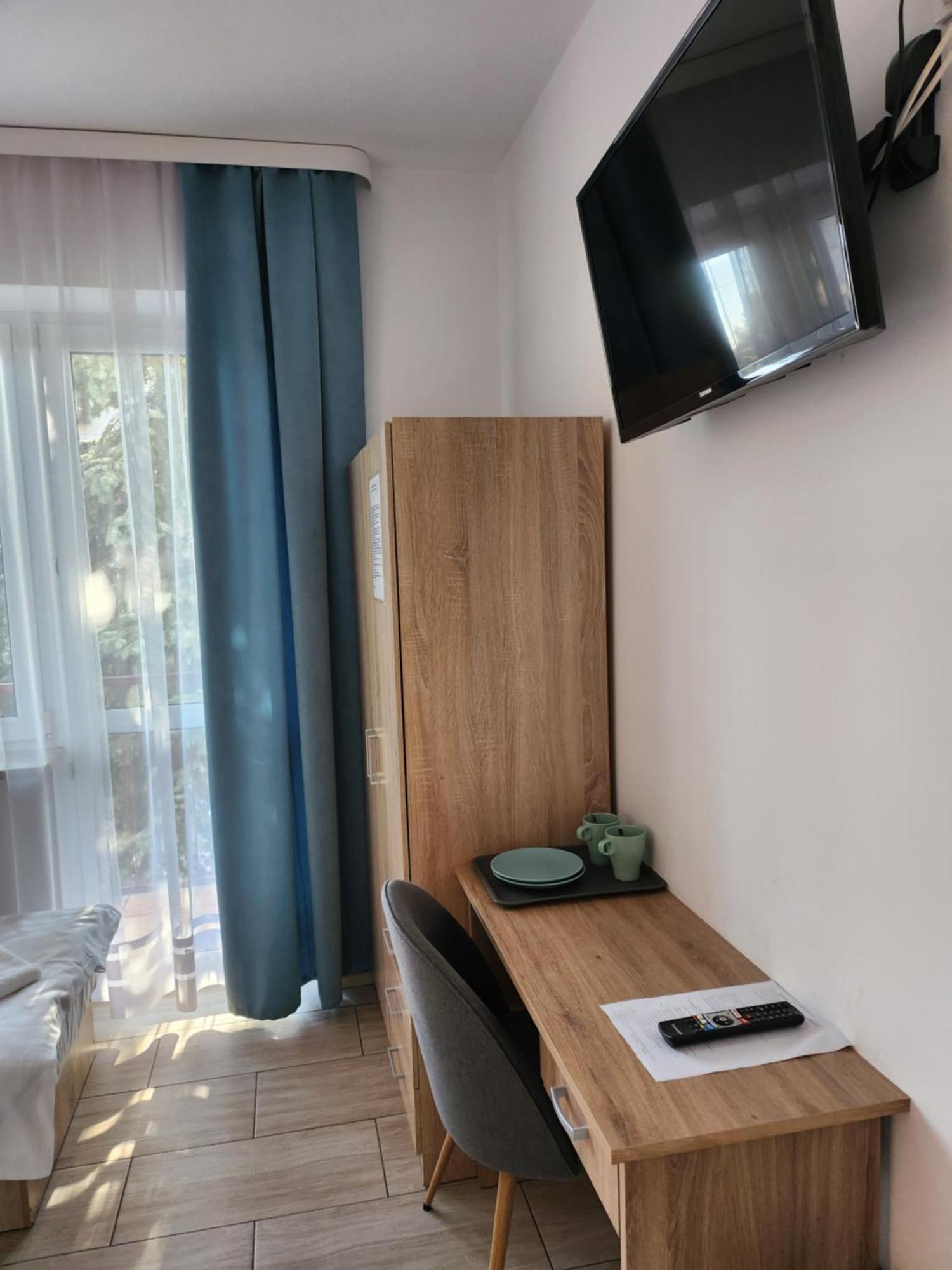 Hostel Mleczna - Metro Zacisze Warszawa Exteriör bild