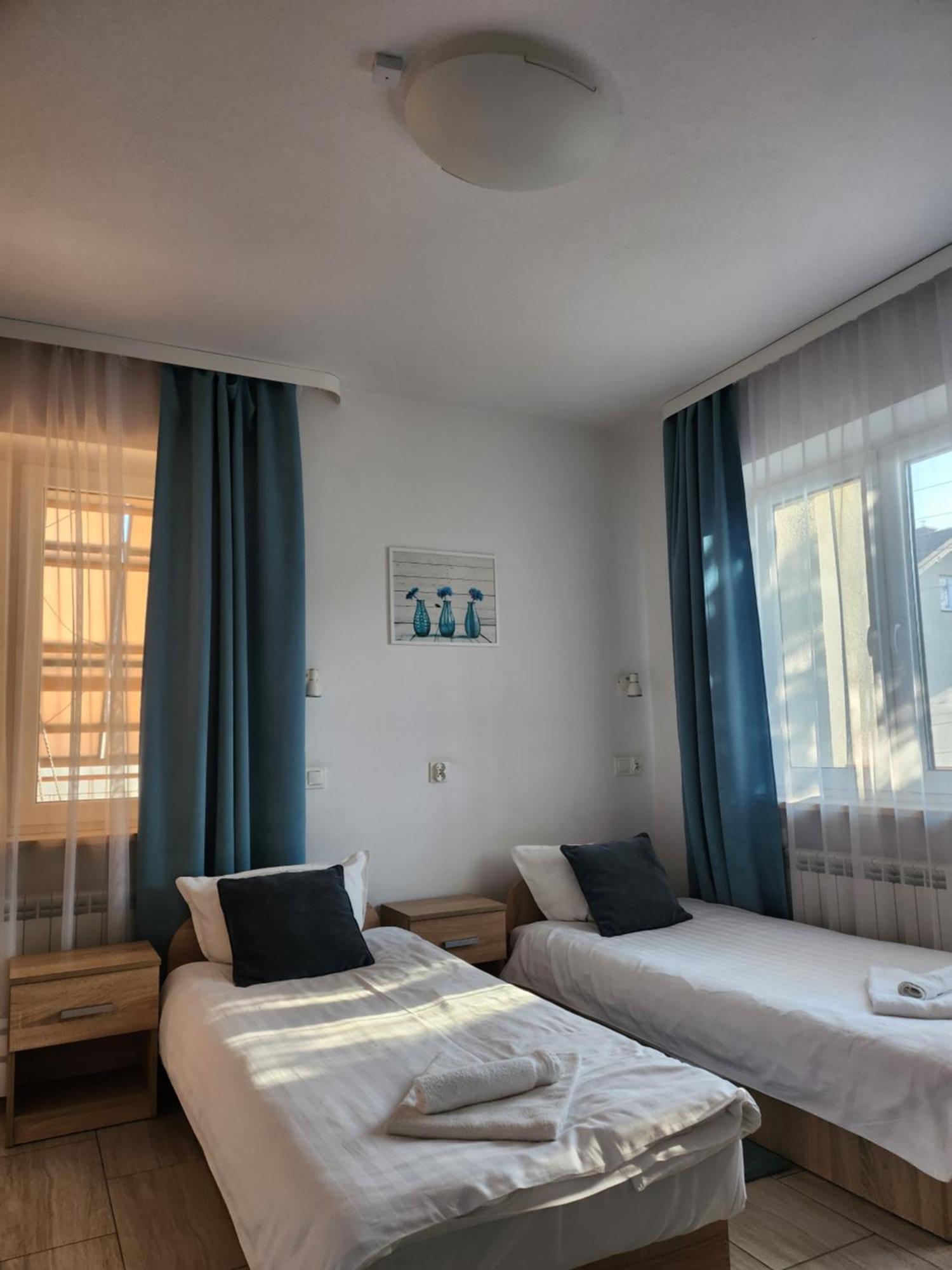 Hostel Mleczna - Metro Zacisze Warszawa Exteriör bild
