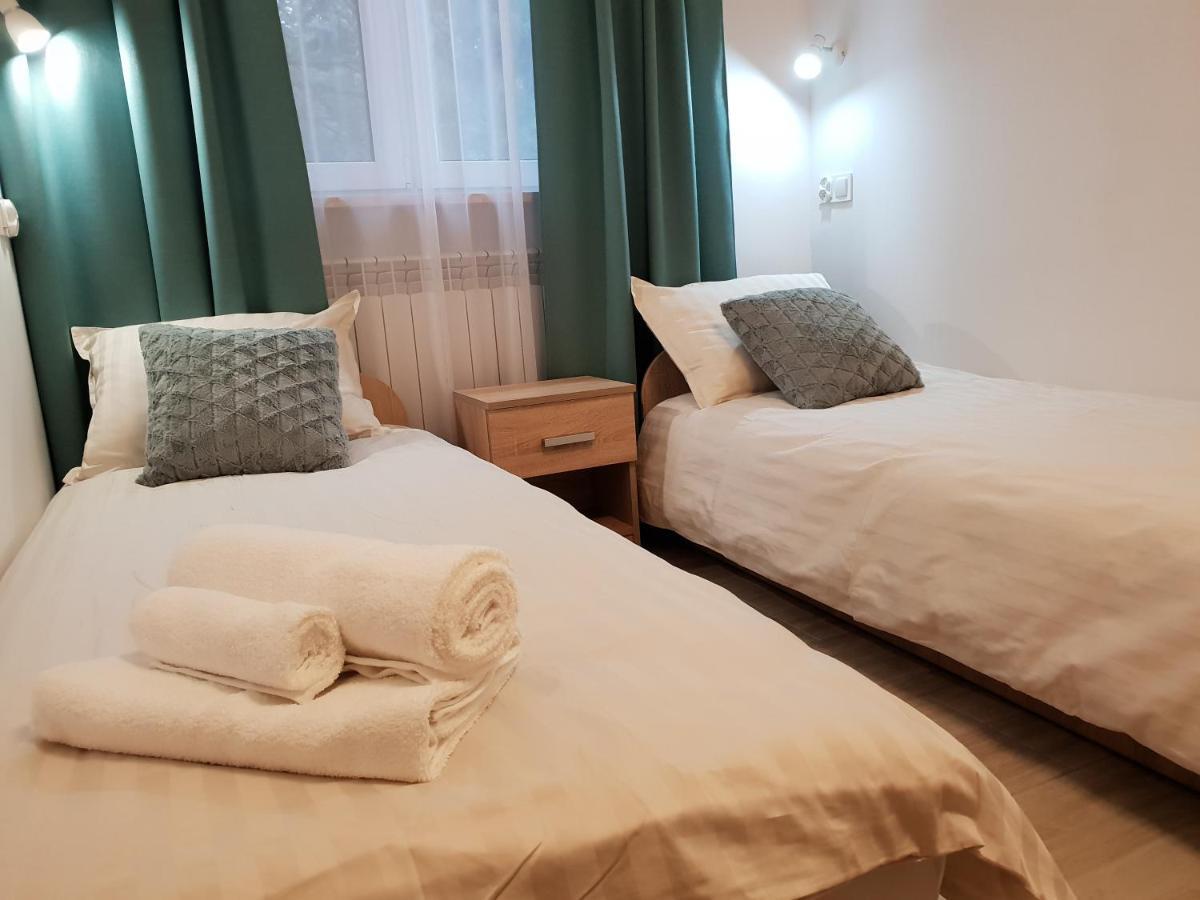 Hostel Mleczna - Metro Zacisze Warszawa Exteriör bild