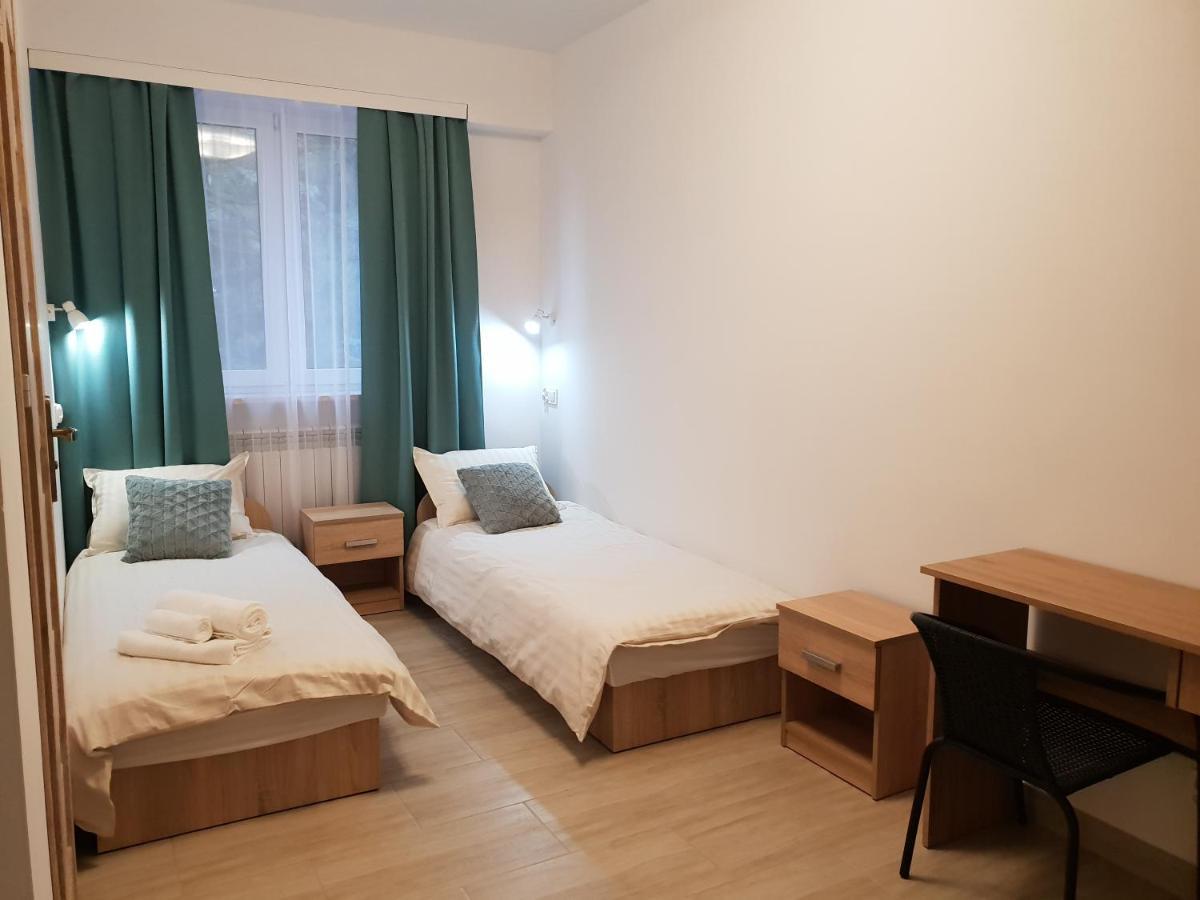 Hostel Mleczna - Metro Zacisze Warszawa Exteriör bild