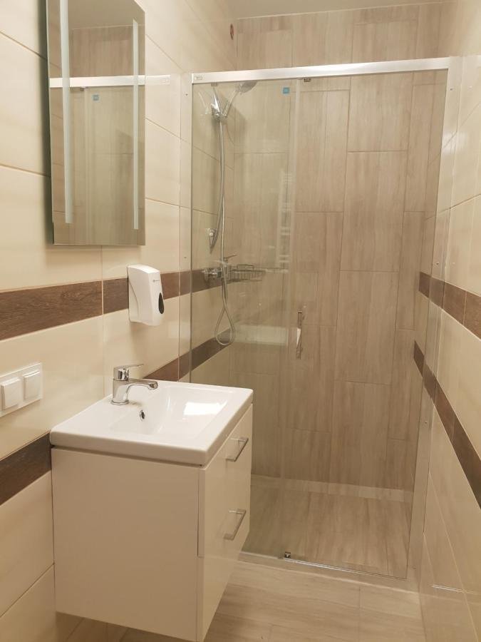 Hostel Mleczna - Metro Zacisze Warszawa Exteriör bild