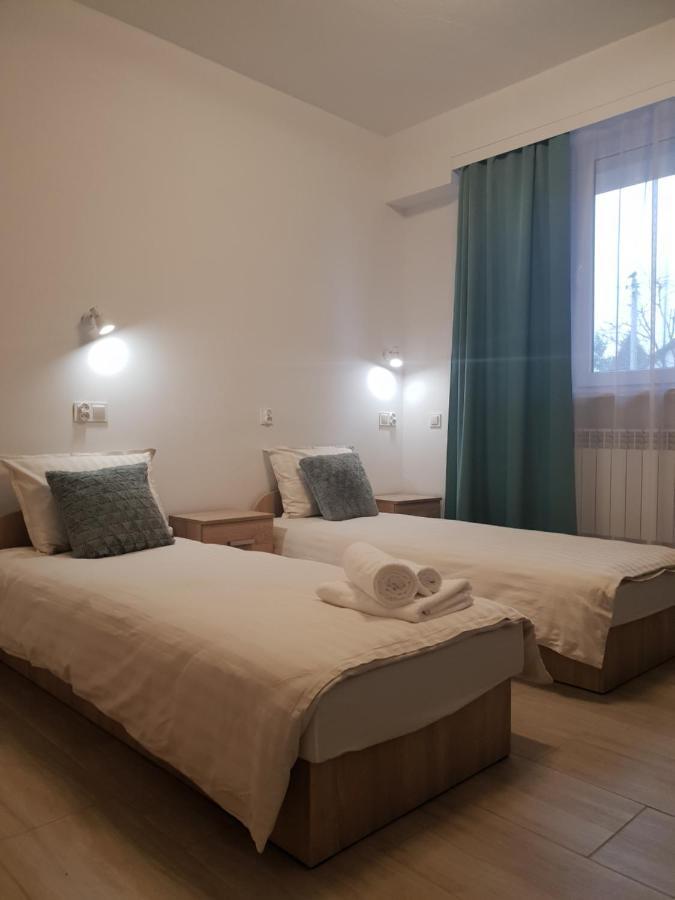 Hostel Mleczna - Metro Zacisze Warszawa Exteriör bild